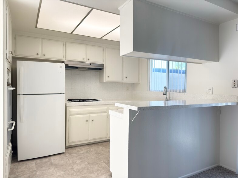 More Photos Of 267 Alestar St, Vista Apartments For Sale