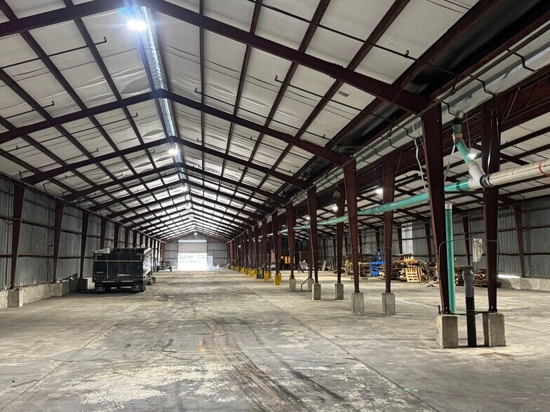 More Photos Of 1701 Navco Rd, Mobile Warehouse For Sale