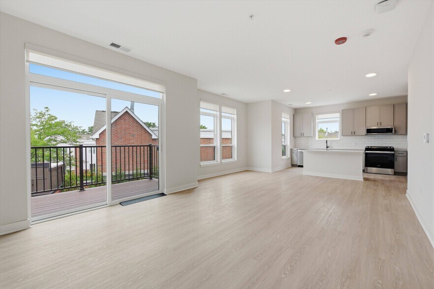 More Photos Of 1850 Glenview Rd, Glenview Apartments For Lease