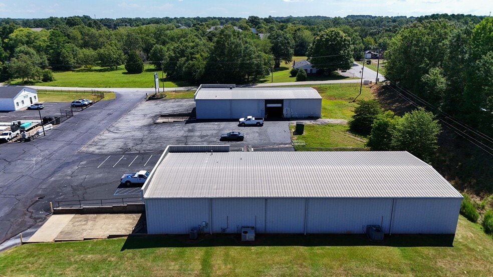 More Photos Of 267 Lakewood Dr, Greenville Warehouse For Lease