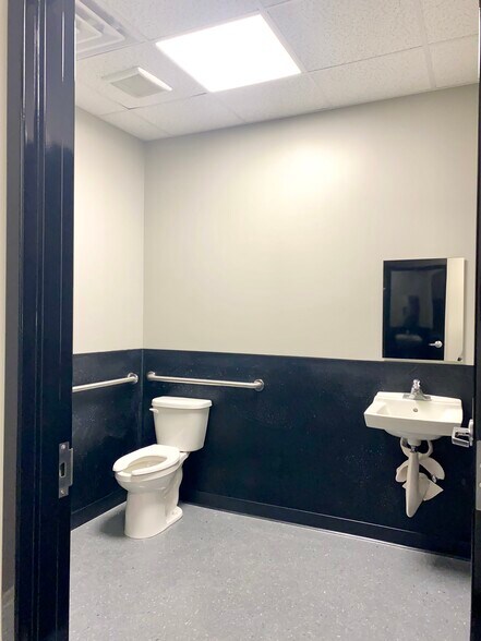 More Photos Of 2411 Sullivan Rd, College Park Warehouse For Lease