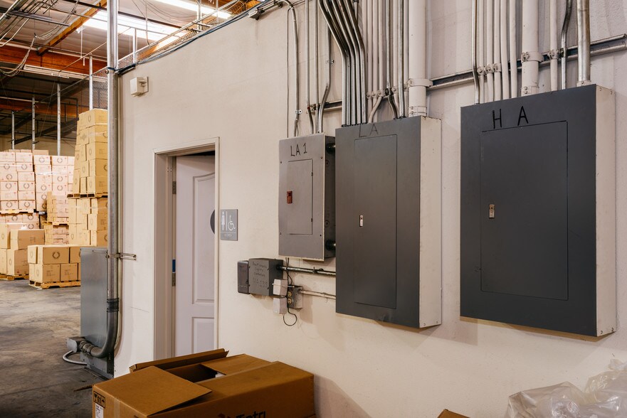 More Photos Of 725 Via Alondra, Camarillo Warehouse For Lease