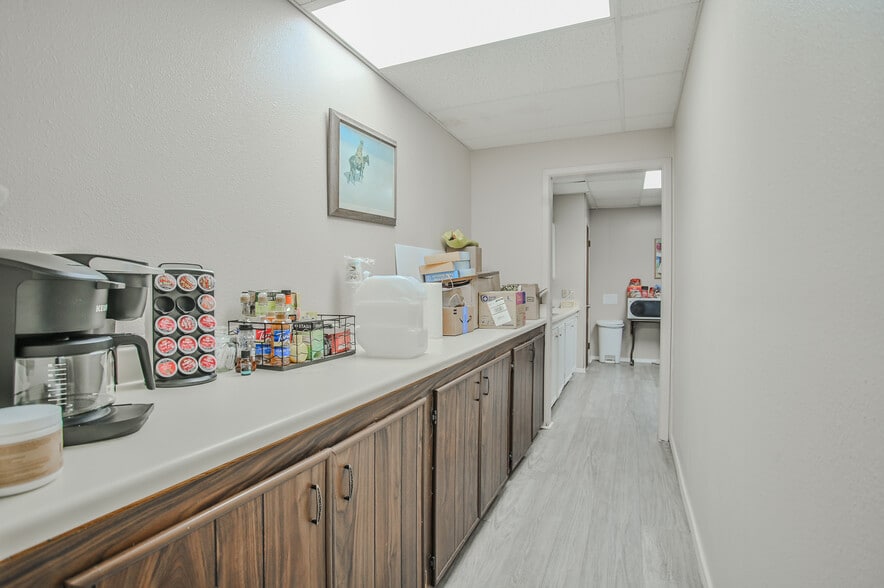 More Photos Of 1824 26th St, Snyder Office For Sale