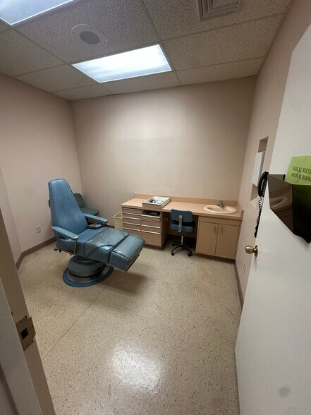 More Photos Of 995 State St, Albany Office For Sale