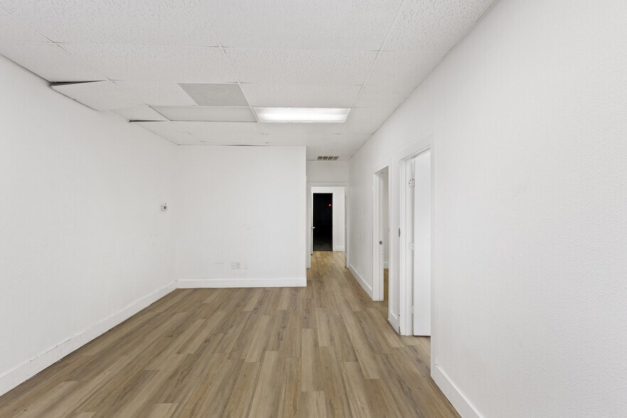 More Photos Of 3109 Garden Brook Dr, Farmers Branch Warehouse For Sale