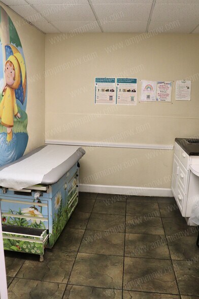 More Photos Of 8225 Normandy Blvd, Jacksonville Medical For Sale