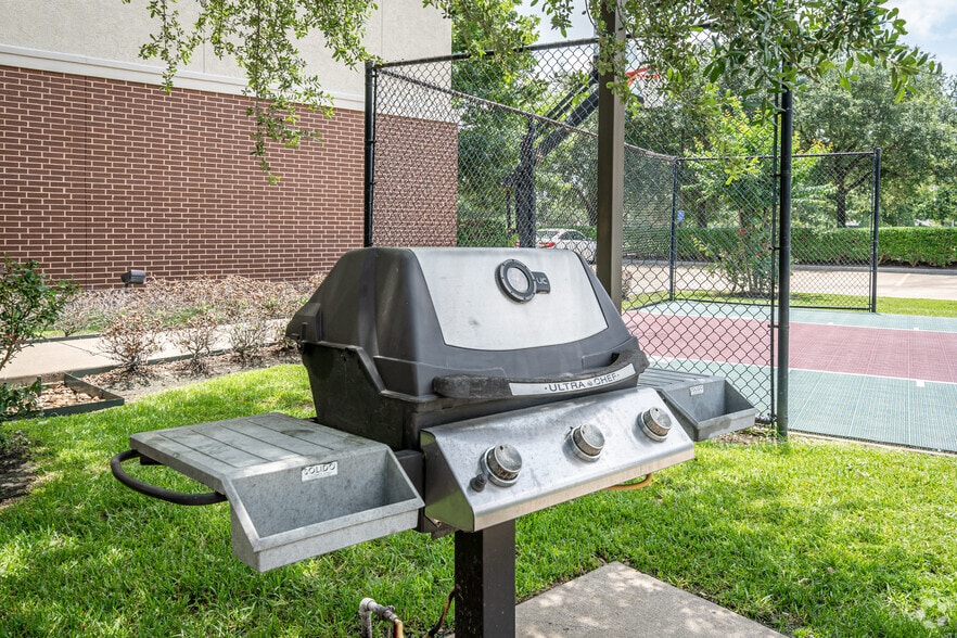 More Photos Of 14450 Park Row, Houston Hotel For Sale