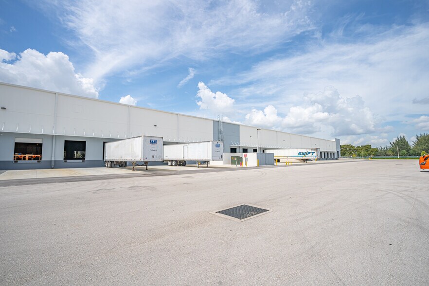 More Photos Of 1620 NW 215th St, Miami Gardens Unknown For Lease