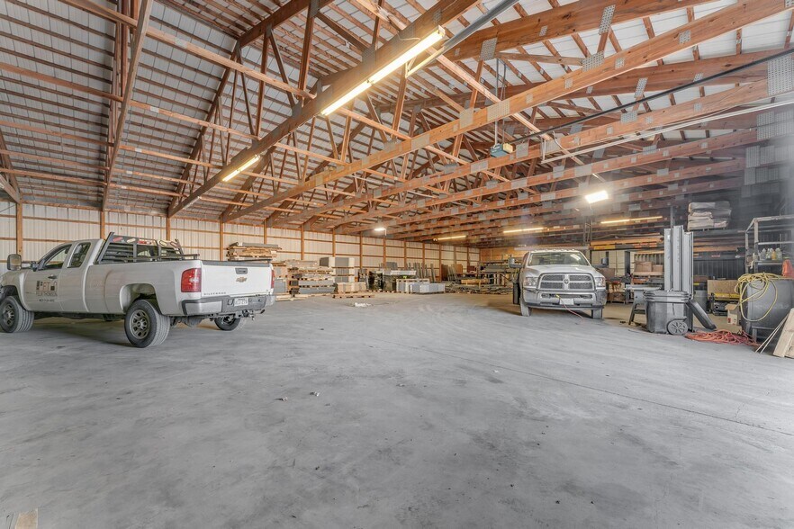 More Photos Of 2101 S ARKOLA Dr, Springdale Warehouse For Sale
