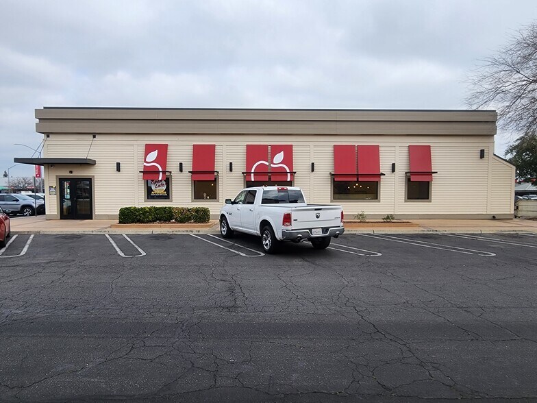 More Photos Of 98 E Shaw Ave, Clovis Restaurant For Sale