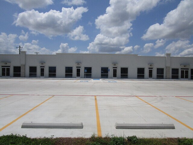 More Photos Of 3121 Wilson Rd, Harlingen Storefront For Lease