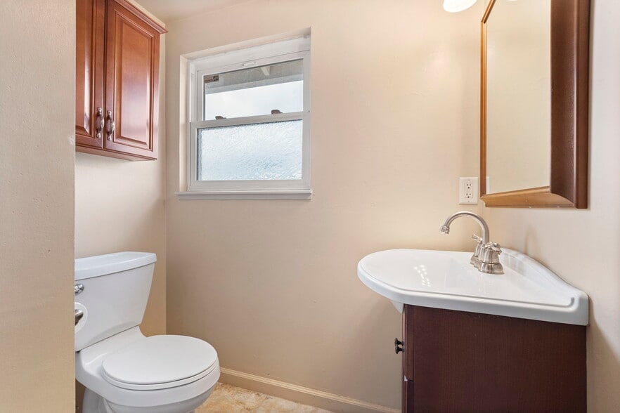 More Photos Of 19478 Village Dr, Sonora Flex For Sale