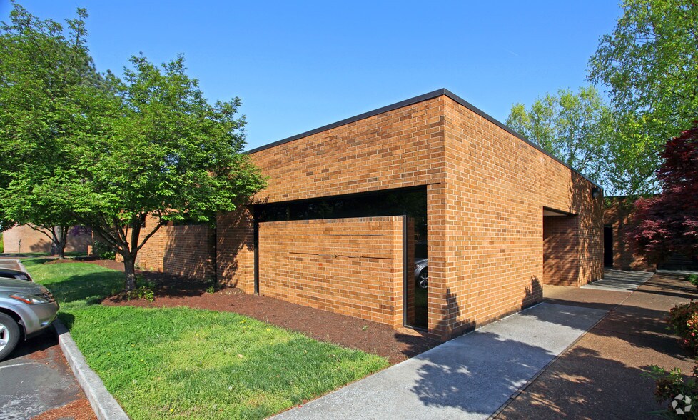 More Photos Of 9047 Executive Park Dr, Knoxville Office For Lease