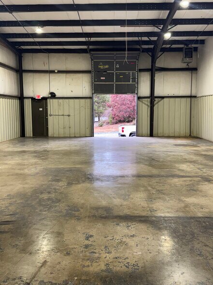 More Photos Of 2504 N Fayetteville St, Asheboro Warehouse For Lease