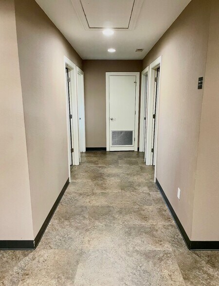 More Photos Of 1000 S West End St, Springdale Office For Lease