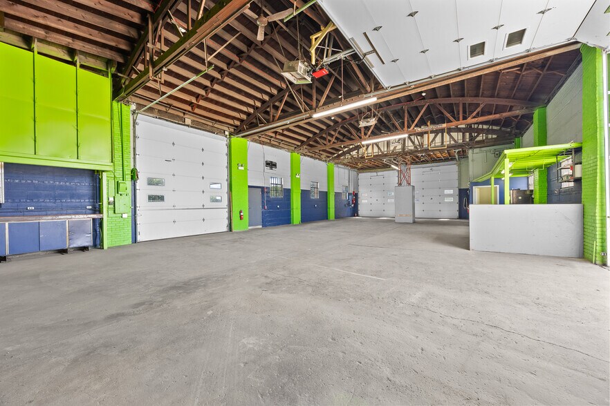 More Photos Of 4520 Rumsey Ave, Oak Lawn Industrial For Sale