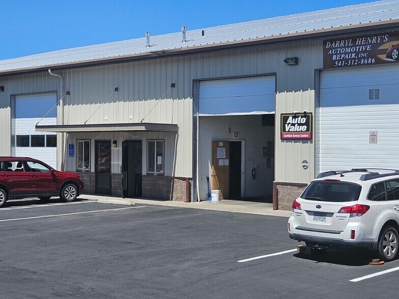 Primary Photo Of 840 SE Woodland Blvd, Bend Warehouse For Lease