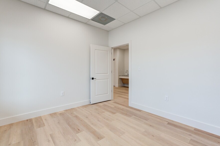 More Photos Of 3205 118th St, Lubbock Distribution For Sale