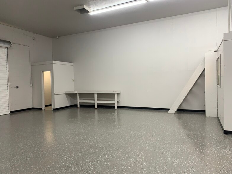More Photos Of 1642 North Oatman Rd, Bullhead City Industrial For Lease