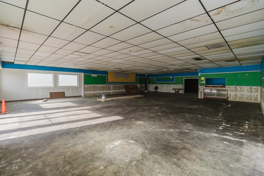 More Photos Of 1015 S Meridian Ave, Wichita Auto Repair For Sale