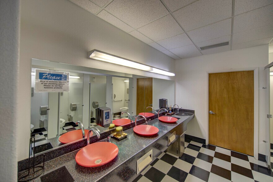 More Photos Of 1065 Marauder St, Chico Manufacturing For Lease