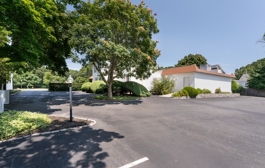 More Photos Of 94 E Montauk Hwy, Hampton Bays General Retail For Sale