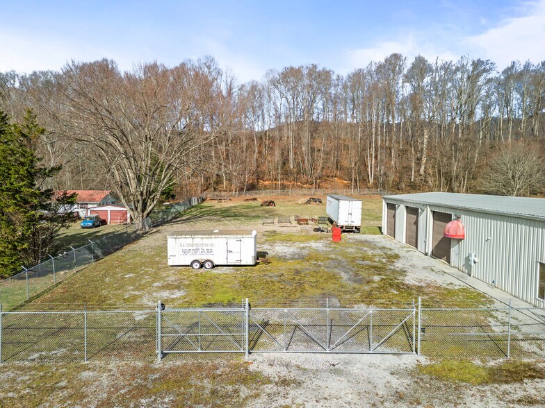 More Photos Of 2719 Highway 91, Elizabethton Showroom For Sale