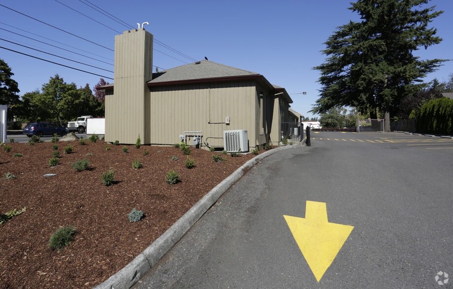 More Photos Of 250 NE 181st Ave, Portland Medical For Lease