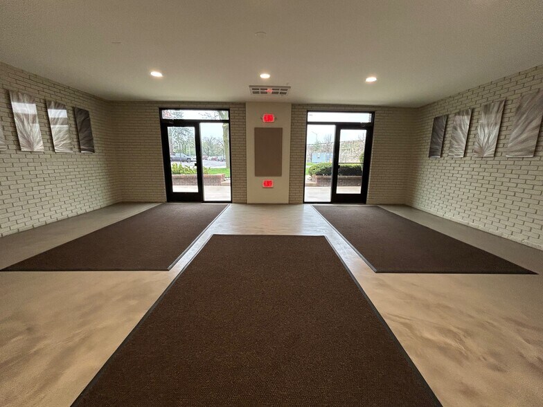 More Photos Of 1460 Renaissance Dr, Park Ridge Unknown For Sale