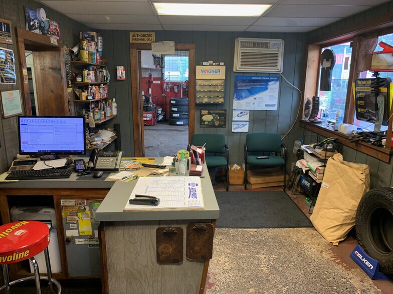 More Photos Of 422 Kinne St, East Syracuse Auto Repair For Sale