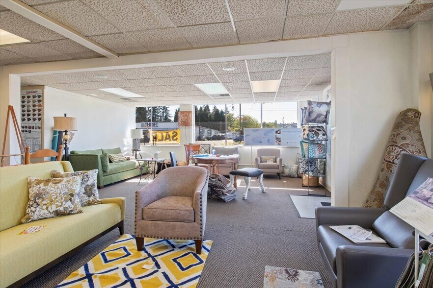 More Photos Of 19230 SE McLoughlin Blvd, Gladstone Medical For Sale