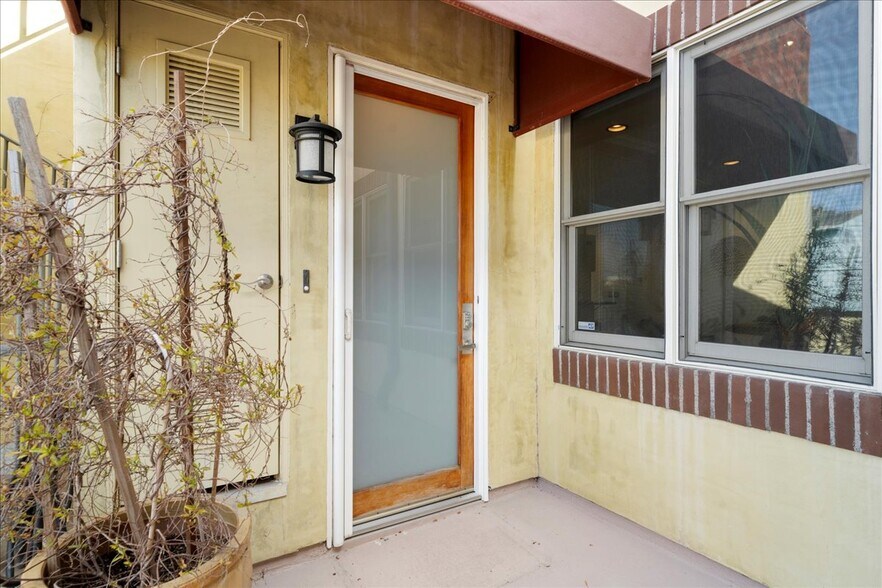 More Photos Of 123 Richmond St, El Segundo Storefront Retail Residential For Lease