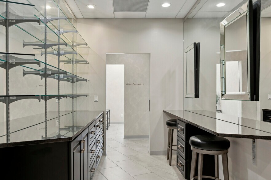 More Photos Of 4420 Valley View Rd, Edina Office For Lease