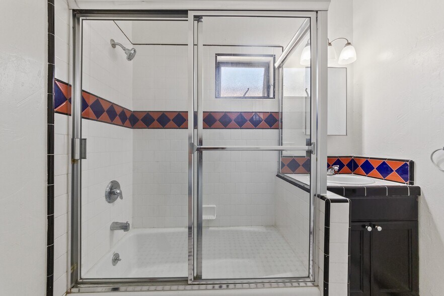 More Photos Of 2623 Ellendale Pl, Los Angeles Apartments For Sale