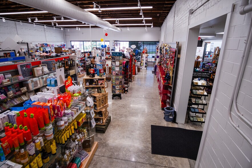 More Photos Of 208 Acme St, Marietta Storefront For Lease