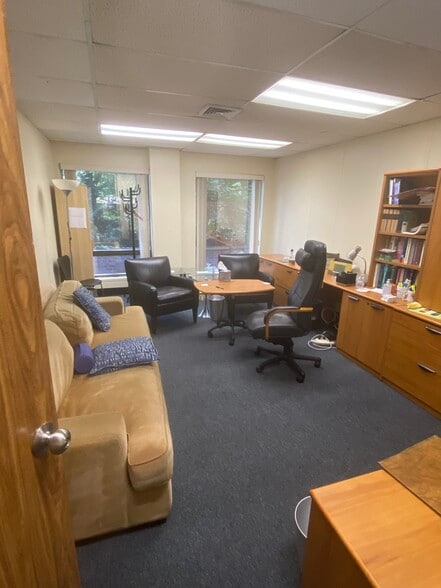 More Photos Of 505 Northern Blvd, Great Neck Office For Lease