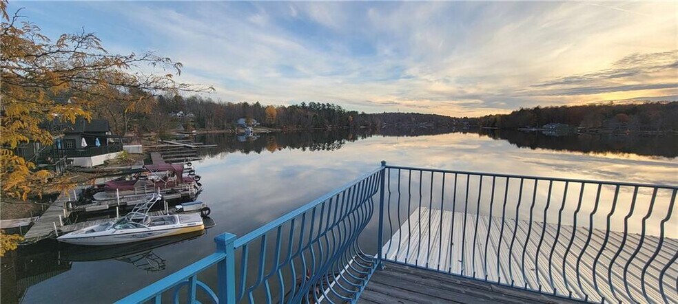 More Photos Of 13 Horseshoe Lake Rd, Kauneonga Lake Restaurant For Sale