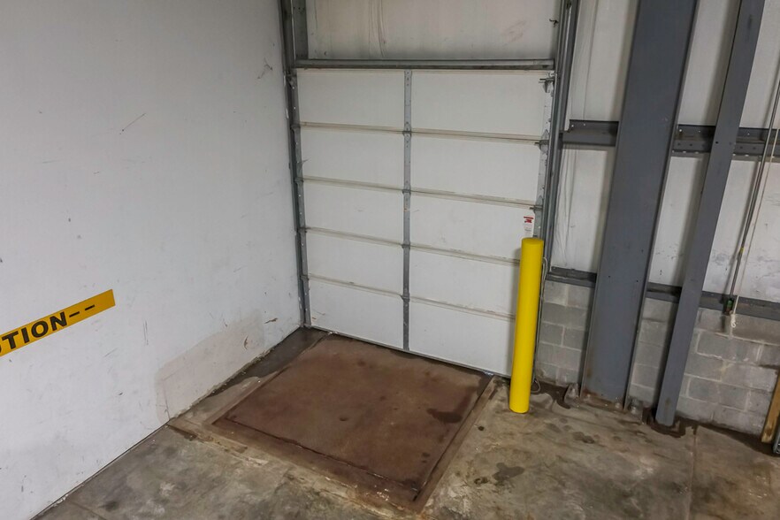 More Photos Of 2840 Mitthoeffer Pl, Indianapolis Warehouse For Sale