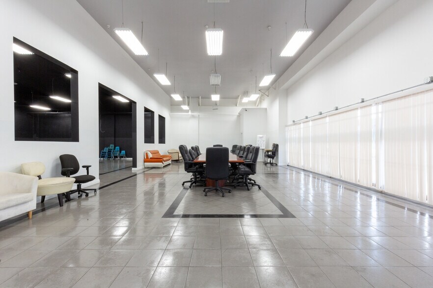 More Photos Of 505 S Main St, Santa Ana Storefront For Sale