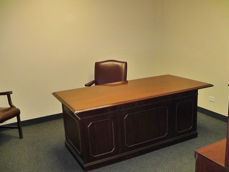 More Photos Of 710 E Ogden Ave, Naperville Office For Lease