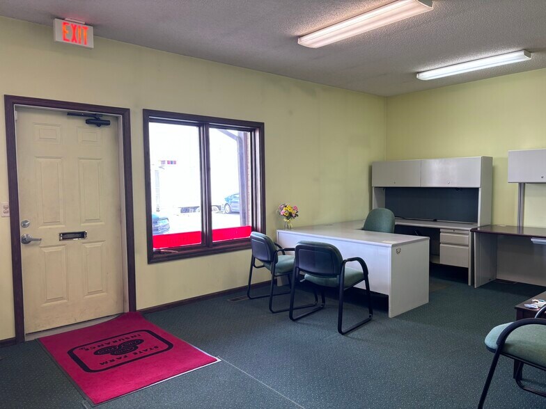 Primary Photo Of 814 S Main St, Lapeer Freestanding For Lease