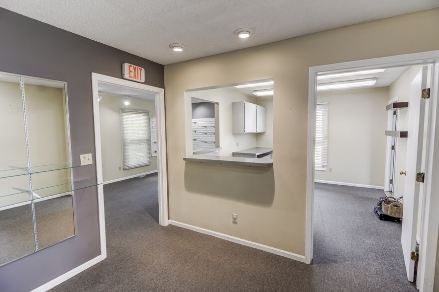 More Photos Of 3130 N Woodford St, Decatur General Retail For Sale