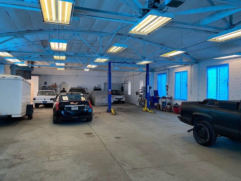 8247 Antioch Rd, Salem, WI 53168 Auto Repair For Sale