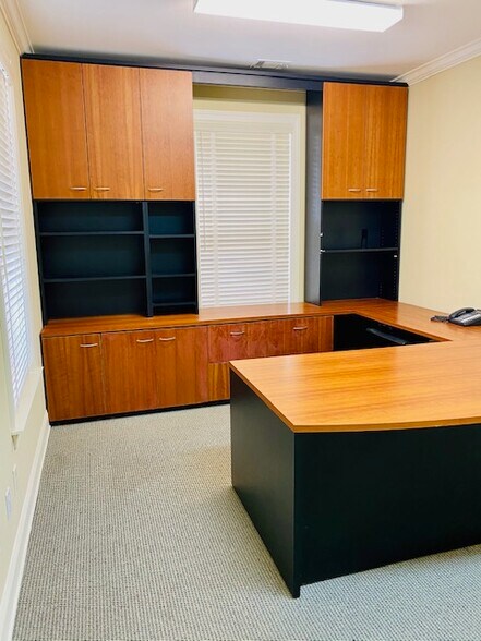 More Photos Of 200 Commercial Ct, Savannah Office For Lease