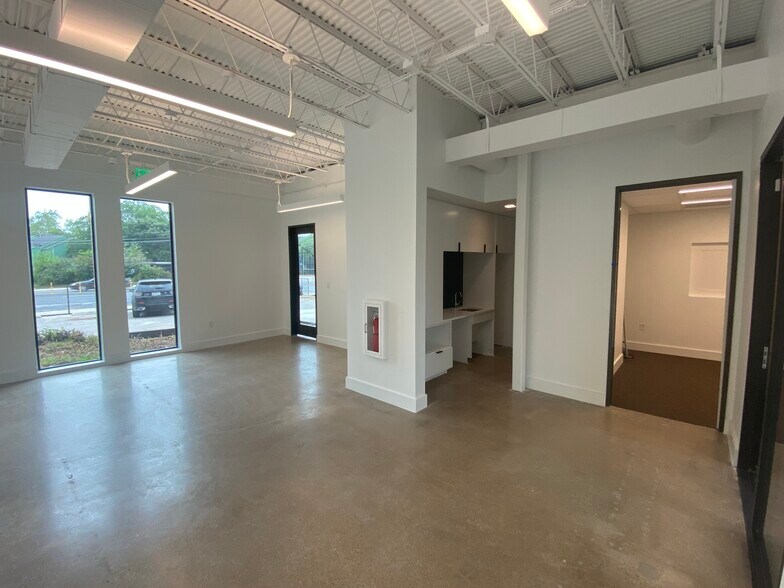 More Photos Of 1824 E Oltorf St, Austin Office For Lease
