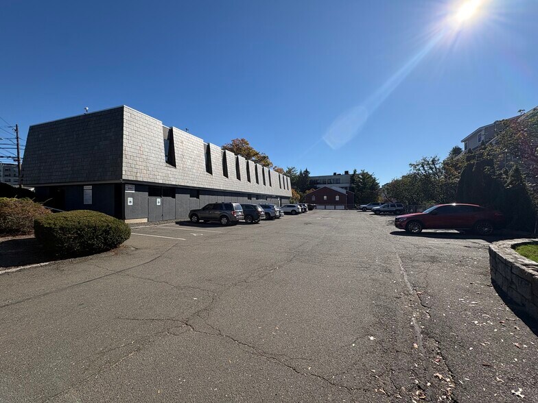 More Photos Of 1100 Bedford St, Stamford Medical For Lease