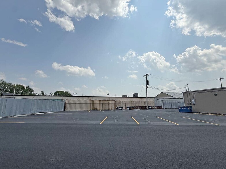 More Photos Of 1236-1238 Conant St, Maumee Freestanding For Sale