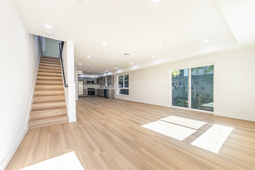 More Photos Of 5436 Romaine St, Los Angeles Apartments For Sale