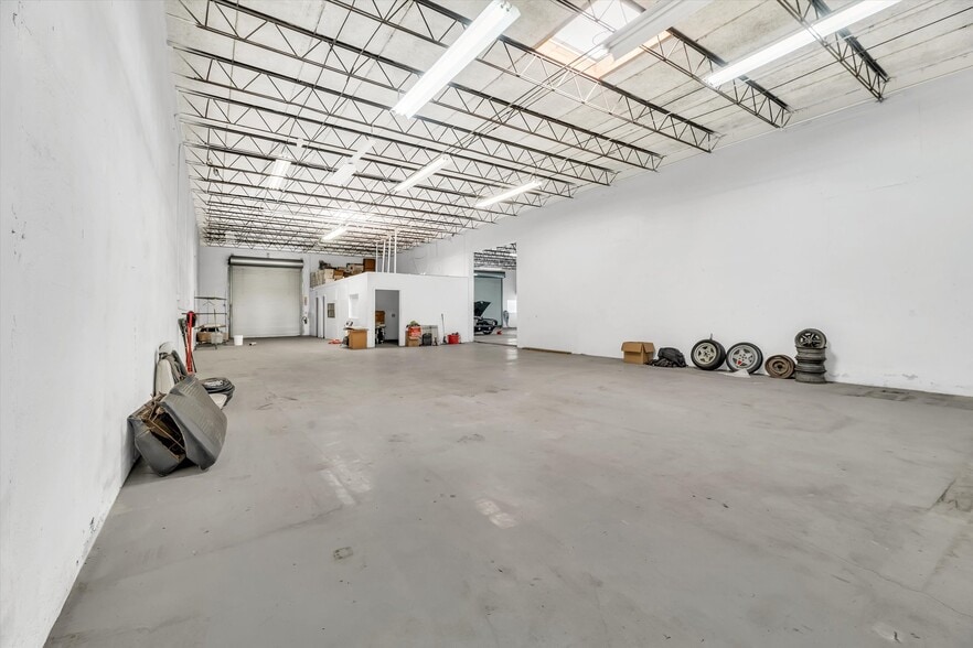 More Photos Of 224 NE 32nd Ct, Oakland Park Warehouse For Sale