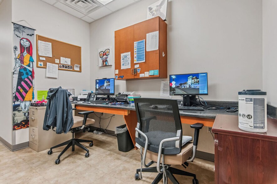 More Photos Of 4275 Western Blvd, Jacksonville Medical For Sale